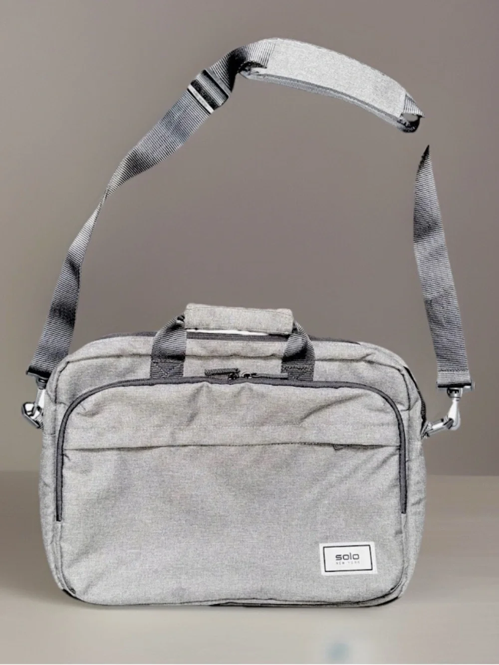 Solo New York Messenger Shoulder Bag / Briefcase Gray Laptop Travel Work Bag EUC